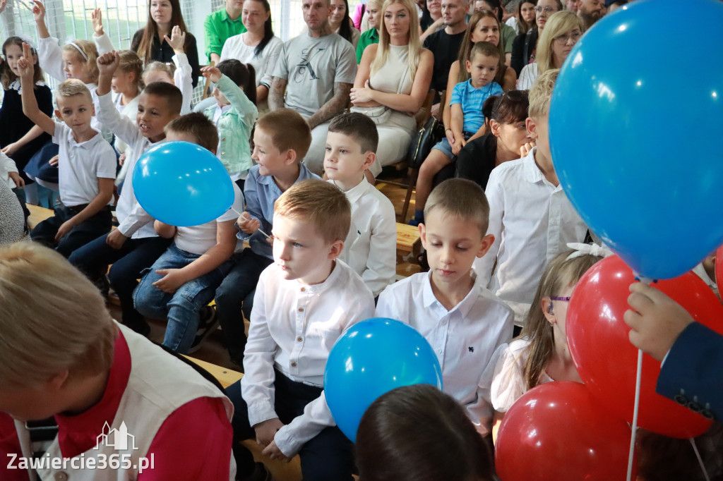 Fotorelacja: Uroczyste Rozpoczęcie Roku Szkolnego 2025/2026 w SP 5 w Zawierciu