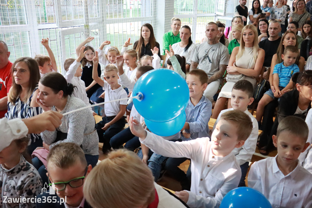 Fotorelacja: Uroczyste Rozpoczęcie Roku Szkolnego 2025/2026 w SP 5 w Zawierciu