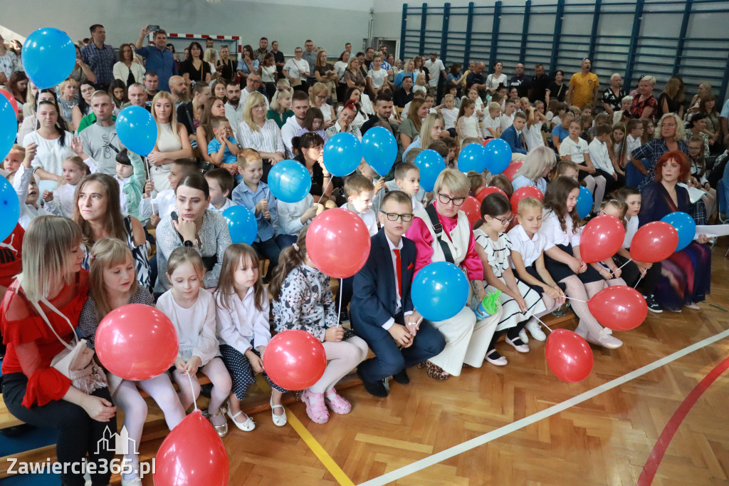 Fotorelacja: Uroczyste Rozpoczęcie Roku Szkolnego 2025/2026 w SP 5 w Zawierciu
