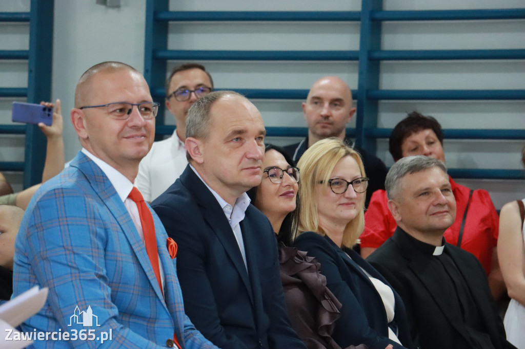Fotorelacja: Uroczyste Rozpoczęcie Roku Szkolnego 2025/2026 w SP 5 w Zawierciu