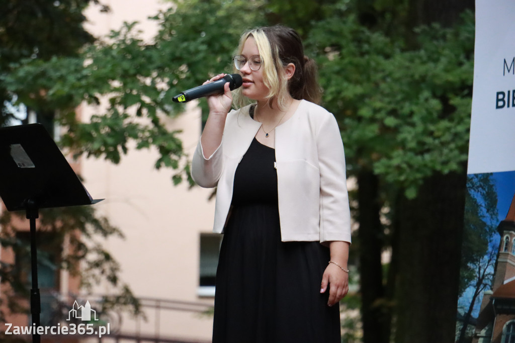 Fotorelacja: Narodowe Czytanie w Zawierciu