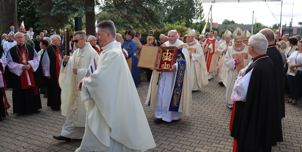 Fotorelacja I: Uroczysta Koronacja Cudownego Obrazu Matki Bożej Skarżyckiej