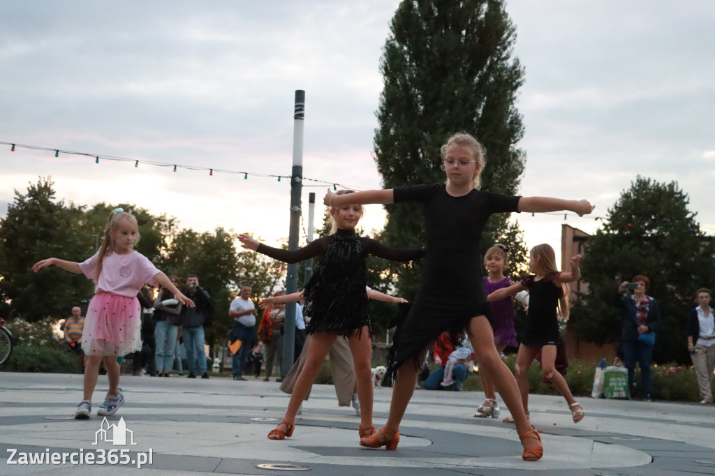 Fotorelacja: Potańcówka na fontannie w Zawierciu
