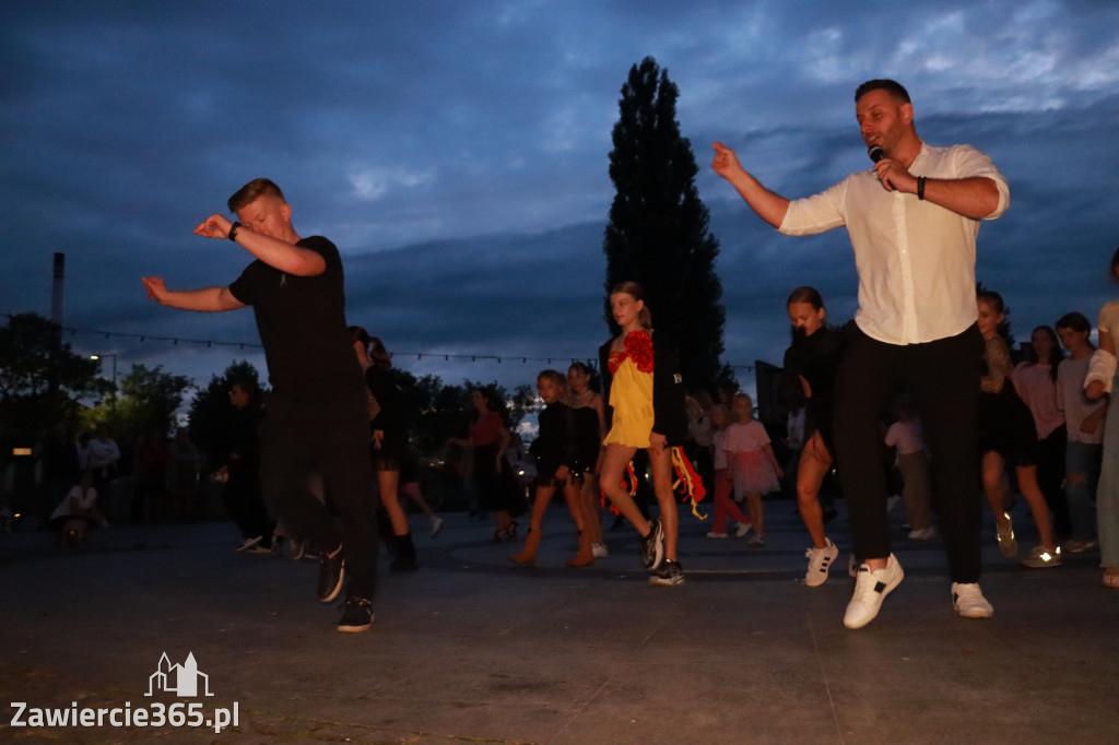 Fotorelacja: Potańcówka na fontannie w Zawierciu