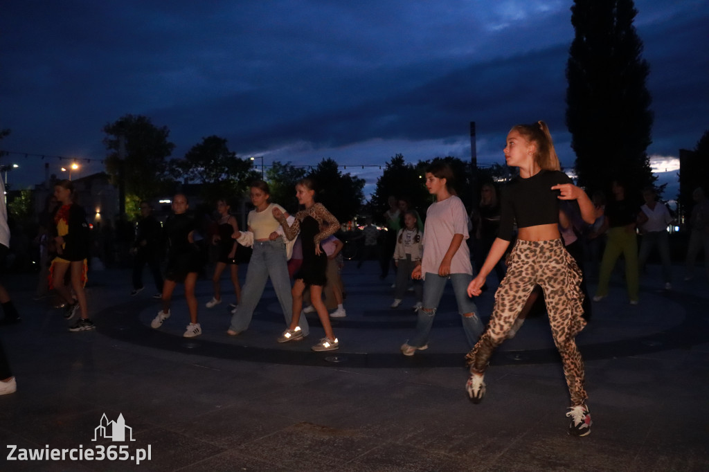 Fotorelacja: Potańcówka na fontannie w Zawierciu