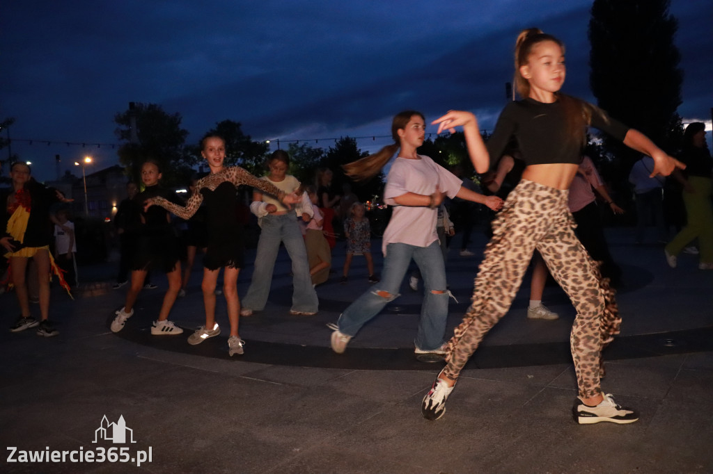 Fotorelacja: Potańcówka na fontannie w Zawierciu