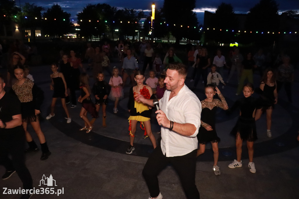 Fotorelacja: Potańcówka na fontannie w Zawierciu