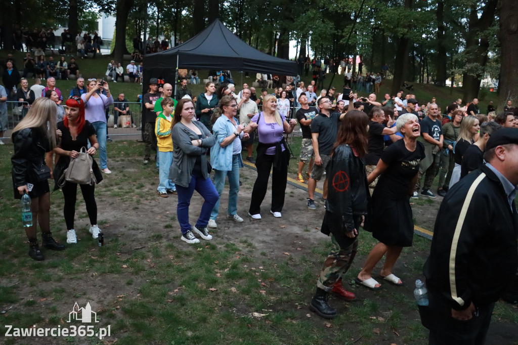 Fotorelacja II: Żywa Scena Zawiercie – Festiwal Reggae. Koncert zespołu KONOPIANS