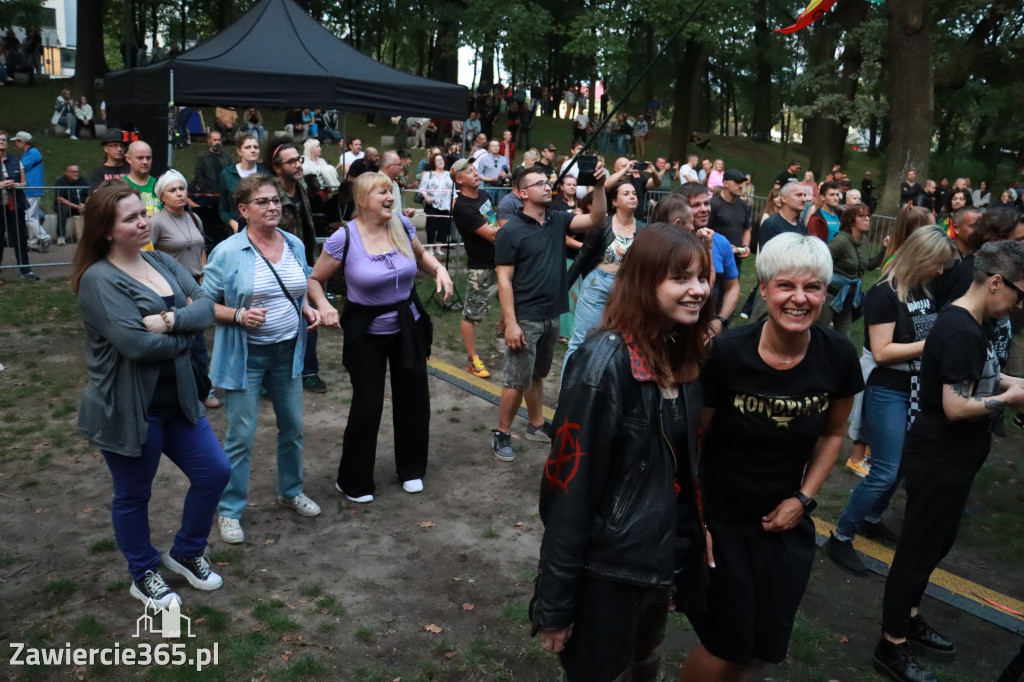 Fotorelacja II: Żywa Scena Zawiercie – Festiwal Reggae. Koncert zespołu KONOPIANS