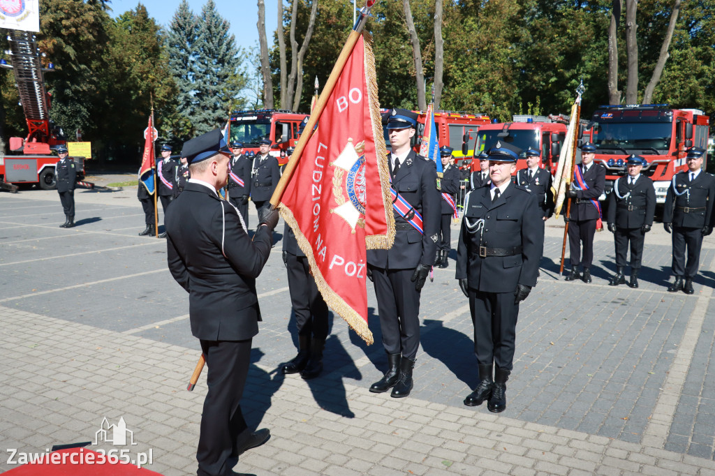 Fotorelacja I: Uroczystość NADANIA SZTANDARU i 50-lecie Zarządu Miejskiego ZOSP RP w Zawierciu