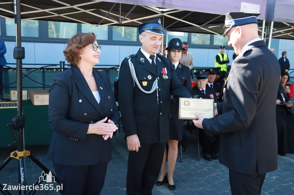 Fotorelacja II: Uroczystość NADANIA SZTANDARU i 50-lecie Zarządu Miejskiego ZOSP RP w Zawierciu