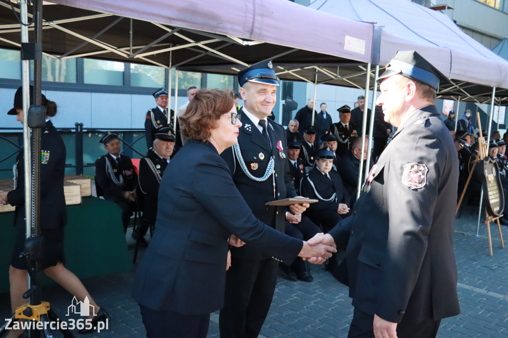 Fotorelacja II: Uroczystość NADANIA SZTANDARU i 50-lecie Zarządu Miejskiego ZOSP RP w Zawierciu