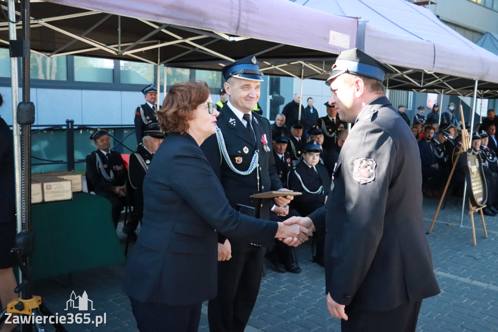 Fotorelacja II: Uroczystość NADANIA SZTANDARU i 50-lecie Zarządu Miejskiego ZOSP RP w Zawierciu