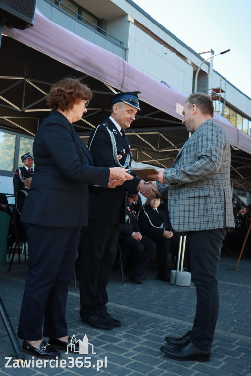 Fotorelacja II: Uroczystość NADANIA SZTANDARU i 50-lecie Zarządu Miejskiego ZOSP RP w Zawierciu
