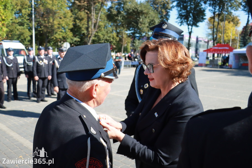 Fotorelacja II: Uroczystość NADANIA SZTANDARU i 50-lecie Zarządu Miejskiego ZOSP RP w Zawierciu