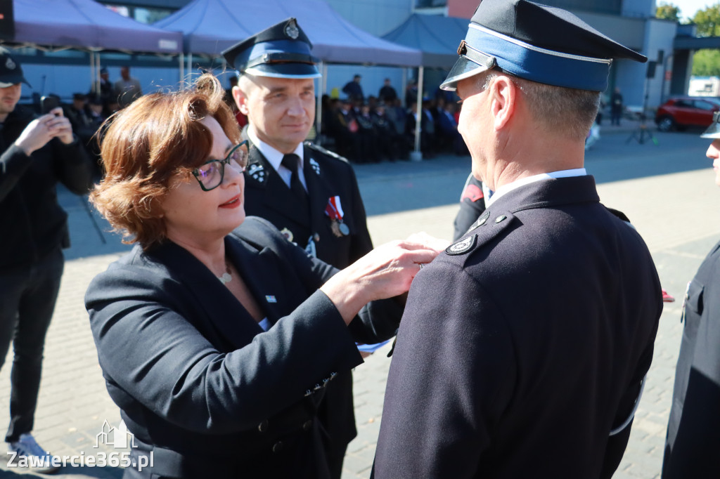 Fotorelacja II: Uroczystość NADANIA SZTANDARU i 50-lecie Zarządu Miejskiego ZOSP RP w Zawierciu