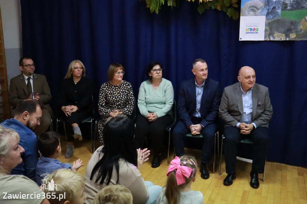 Fotorelacja: WERNISAŻ KONKURSU PLASTYCZNO-PRZYRODNICZEGO - Przedszkole nr 1 w Zawierciu