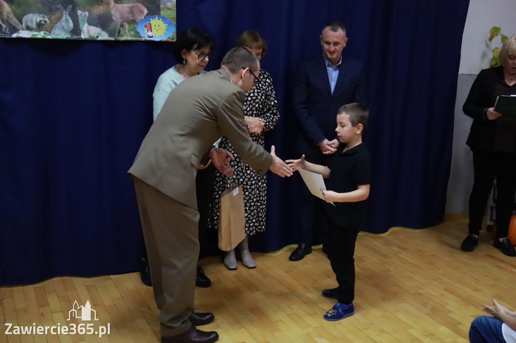Fotorelacja: WERNISAŻ KONKURSU PLASTYCZNO-PRZYRODNICZEGO - Przedszkole nr 1 w Zawierciu