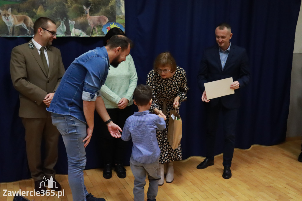 Fotorelacja: WERNISAŻ KONKURSU PLASTYCZNO-PRZYRODNICZEGO - Przedszkole nr 1 w Zawierciu