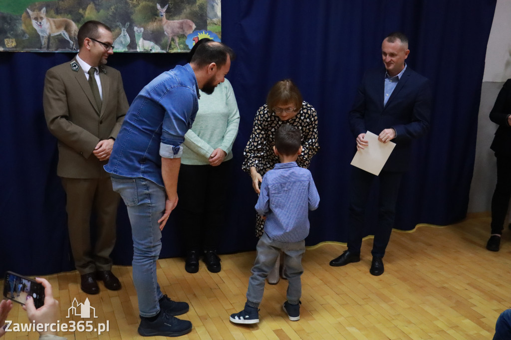 Fotorelacja: WERNISAŻ KONKURSU PLASTYCZNO-PRZYRODNICZEGO - Przedszkole nr 1 w Zawierciu
