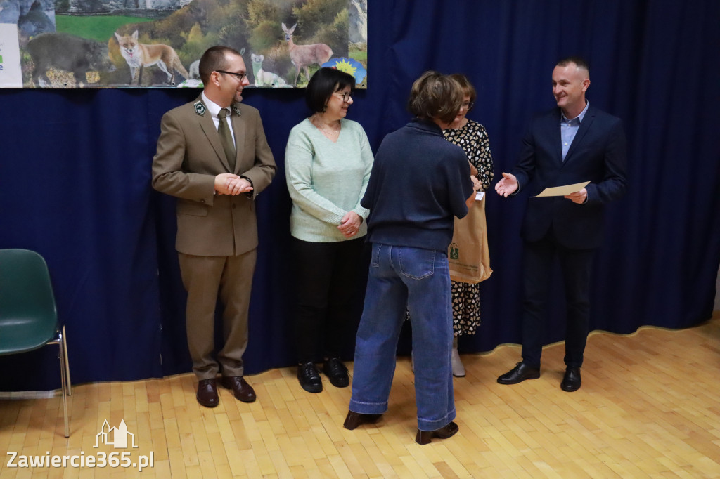 Fotorelacja: WERNISAŻ KONKURSU PLASTYCZNO-PRZYRODNICZEGO - Przedszkole nr 1 w Zawierciu