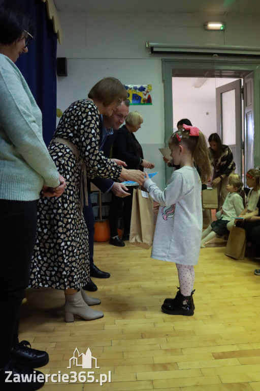 Fotorelacja: WERNISAŻ KONKURSU PLASTYCZNO-PRZYRODNICZEGO - Przedszkole nr 1 w Zawierciu