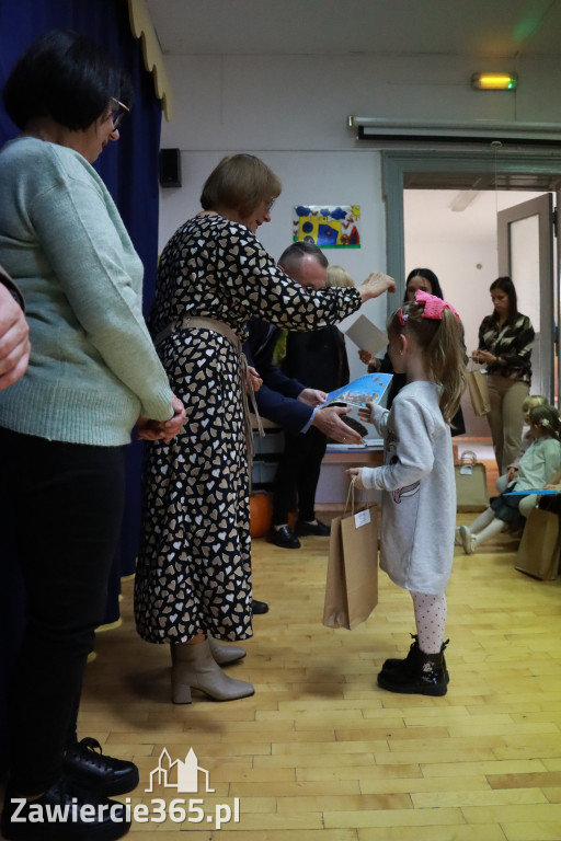 Fotorelacja: WERNISAŻ KONKURSU PLASTYCZNO-PRZYRODNICZEGO - Przedszkole nr 1 w Zawierciu