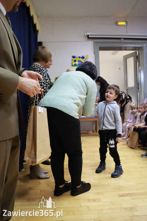 Fotorelacja: WERNISAŻ KONKURSU PLASTYCZNO-PRZYRODNICZEGO - Przedszkole nr 1 w Zawierciu
