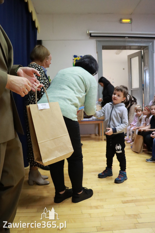 Fotorelacja: WERNISAŻ KONKURSU PLASTYCZNO-PRZYRODNICZEGO - Przedszkole nr 1 w Zawierciu