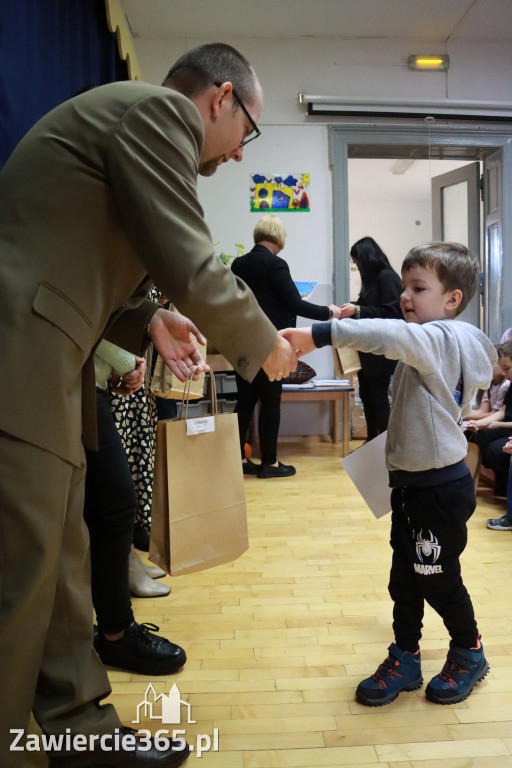 Fotorelacja: WERNISAŻ KONKURSU PLASTYCZNO-PRZYRODNICZEGO - Przedszkole nr 1 w Zawierciu