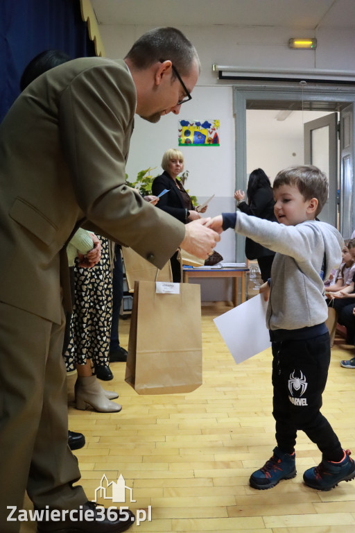 Fotorelacja: WERNISAŻ KONKURSU PLASTYCZNO-PRZYRODNICZEGO - Przedszkole nr 1 w Zawierciu