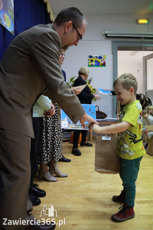 Fotorelacja: WERNISAŻ KONKURSU PLASTYCZNO-PRZYRODNICZEGO - Przedszkole nr 1 w Zawierciu