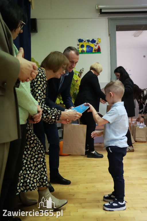 Fotorelacja: WERNISAŻ KONKURSU PLASTYCZNO-PRZYRODNICZEGO - Przedszkole nr 1 w Zawierciu