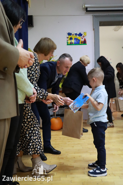Fotorelacja: WERNISAŻ KONKURSU PLASTYCZNO-PRZYRODNICZEGO - Przedszkole nr 1 w Zawierciu