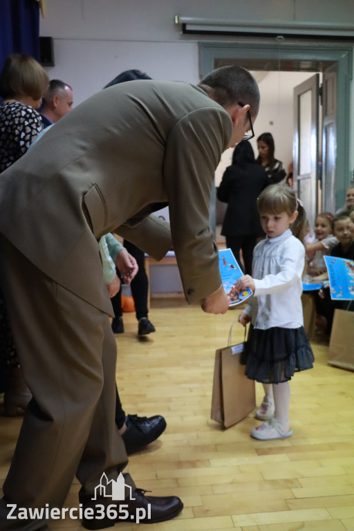 Fotorelacja: WERNISAŻ KONKURSU PLASTYCZNO-PRZYRODNICZEGO - Przedszkole nr 1 w Zawierciu