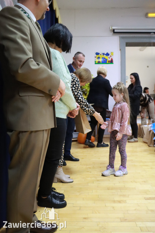 Fotorelacja: WERNISAŻ KONKURSU PLASTYCZNO-PRZYRODNICZEGO - Przedszkole nr 1 w Zawierciu