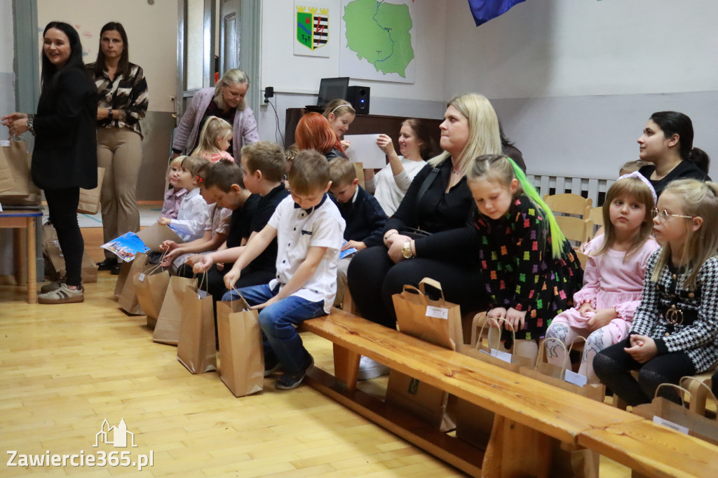 Fotorelacja: WERNISAŻ KONKURSU PLASTYCZNO-PRZYRODNICZEGO - Przedszkole nr 1 w Zawierciu