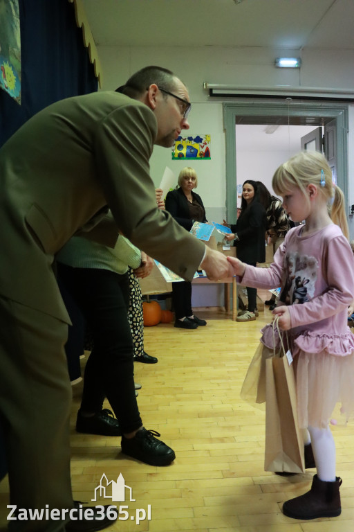 Fotorelacja: WERNISAŻ KONKURSU PLASTYCZNO-PRZYRODNICZEGO - Przedszkole nr 1 w Zawierciu