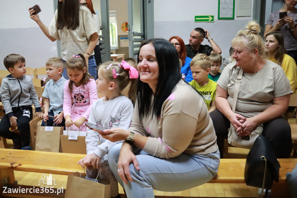 Fotorelacja: WERNISAŻ KONKURSU PLASTYCZNO-PRZYRODNICZEGO - Przedszkole nr 1 w Zawierciu