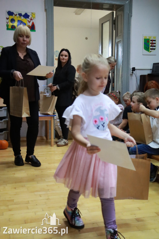 Fotorelacja: WERNISAŻ KONKURSU PLASTYCZNO-PRZYRODNICZEGO - Przedszkole nr 1 w Zawierciu
