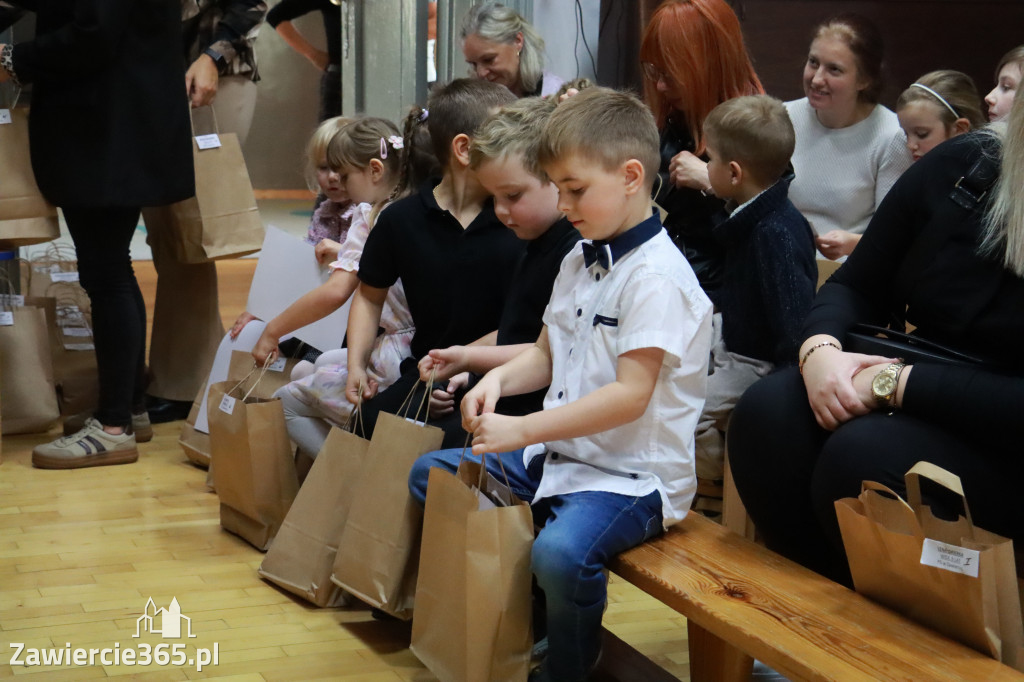 Fotorelacja: WERNISAŻ KONKURSU PLASTYCZNO-PRZYRODNICZEGO - Przedszkole nr 1 w Zawierciu