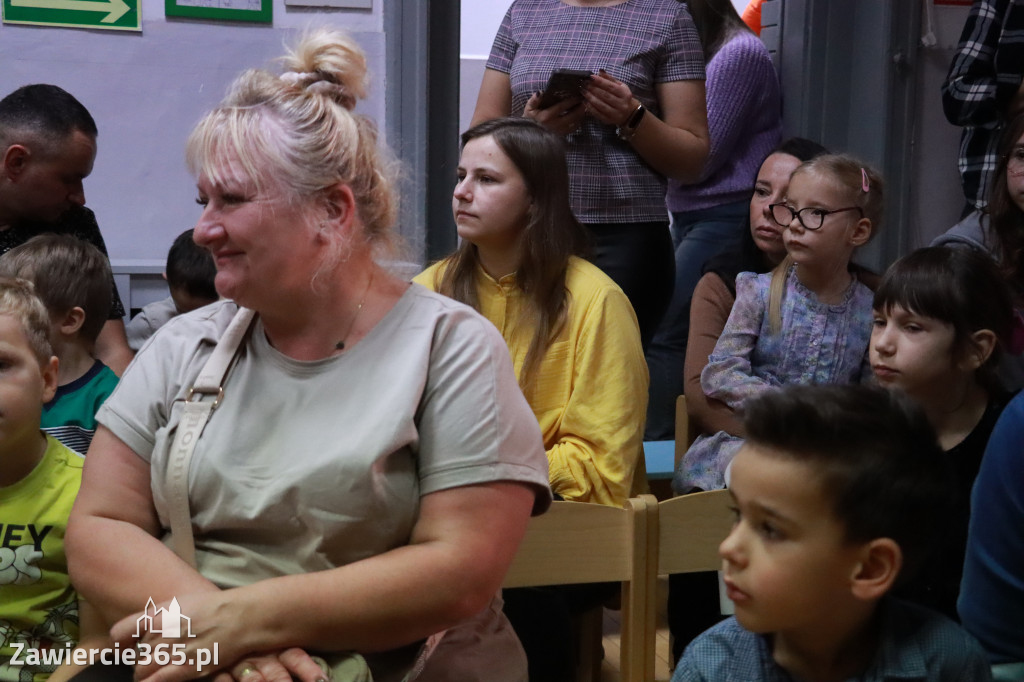 Fotorelacja: WERNISAŻ KONKURSU PLASTYCZNO-PRZYRODNICZEGO - Przedszkole nr 1 w Zawierciu