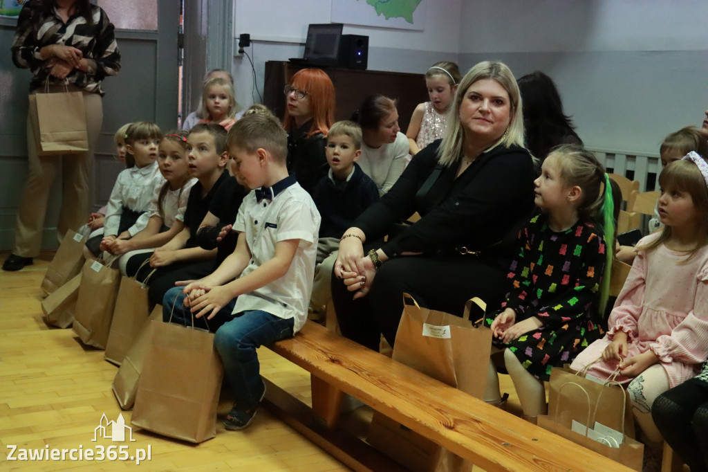 Fotorelacja: WERNISAŻ KONKURSU PLASTYCZNO-PRZYRODNICZEGO - Przedszkole nr 1 w Zawierciu