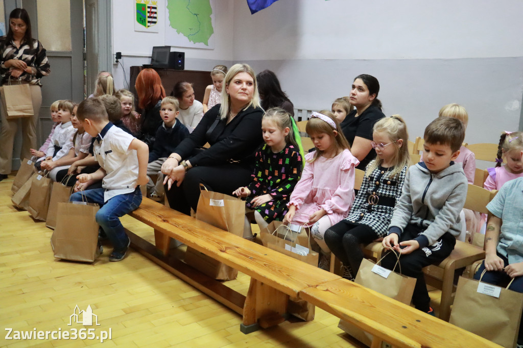 Fotorelacja: WERNISAŻ KONKURSU PLASTYCZNO-PRZYRODNICZEGO - Przedszkole nr 1 w Zawierciu