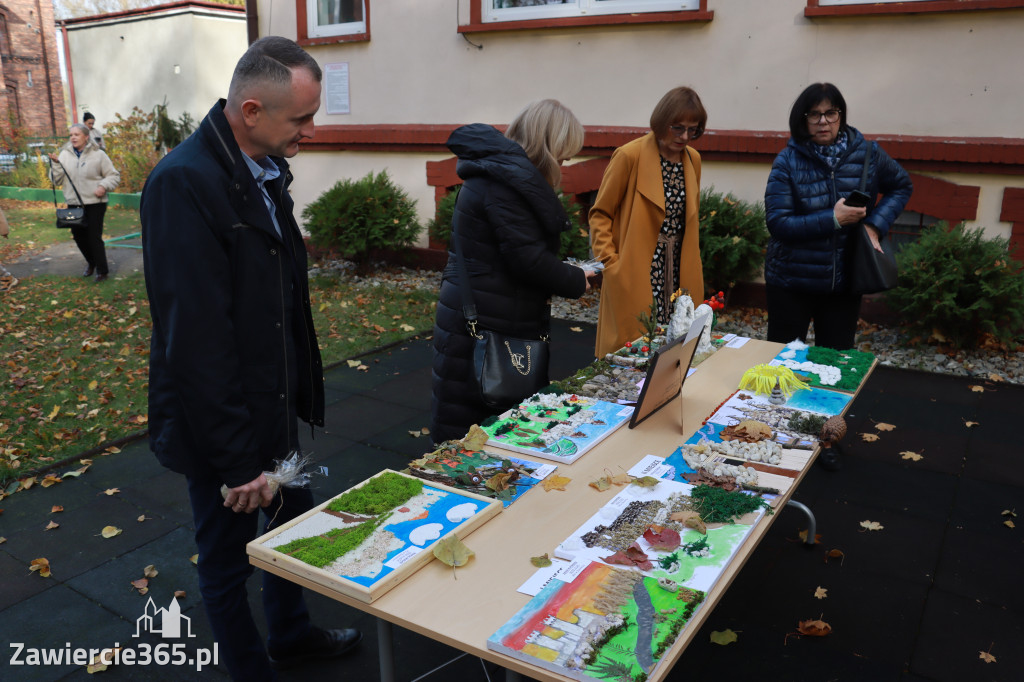 Fotorelacja: WERNISAŻ KONKURSU PLASTYCZNO-PRZYRODNICZEGO - Przedszkole nr 1 w Zawierciu