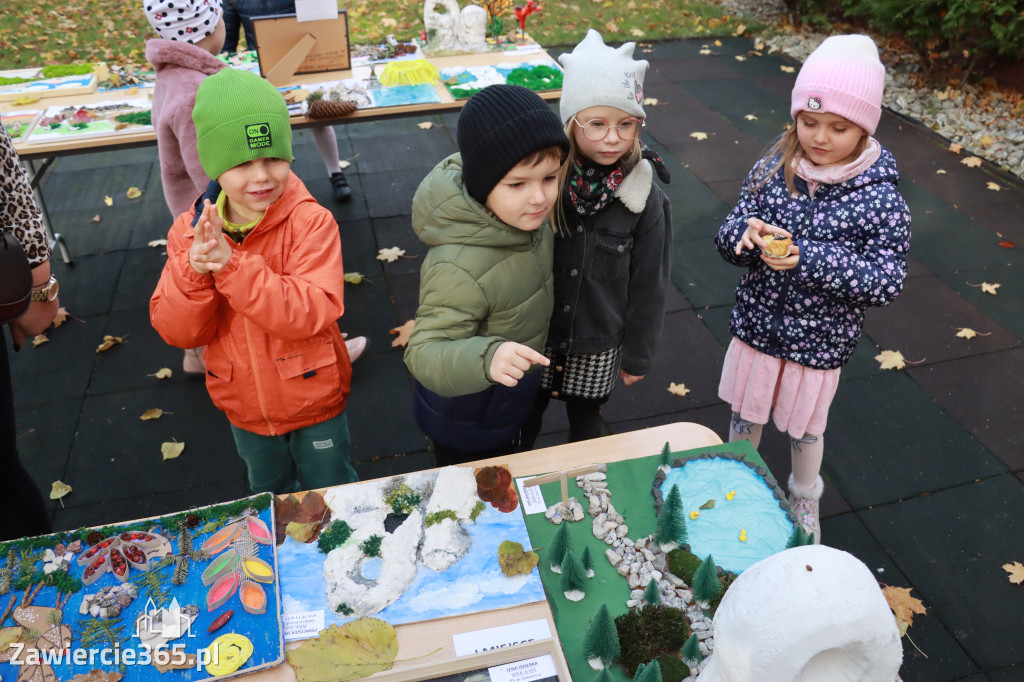 Fotorelacja: WERNISAŻ KONKURSU PLASTYCZNO-PRZYRODNICZEGO - Przedszkole nr 1 w Zawierciu