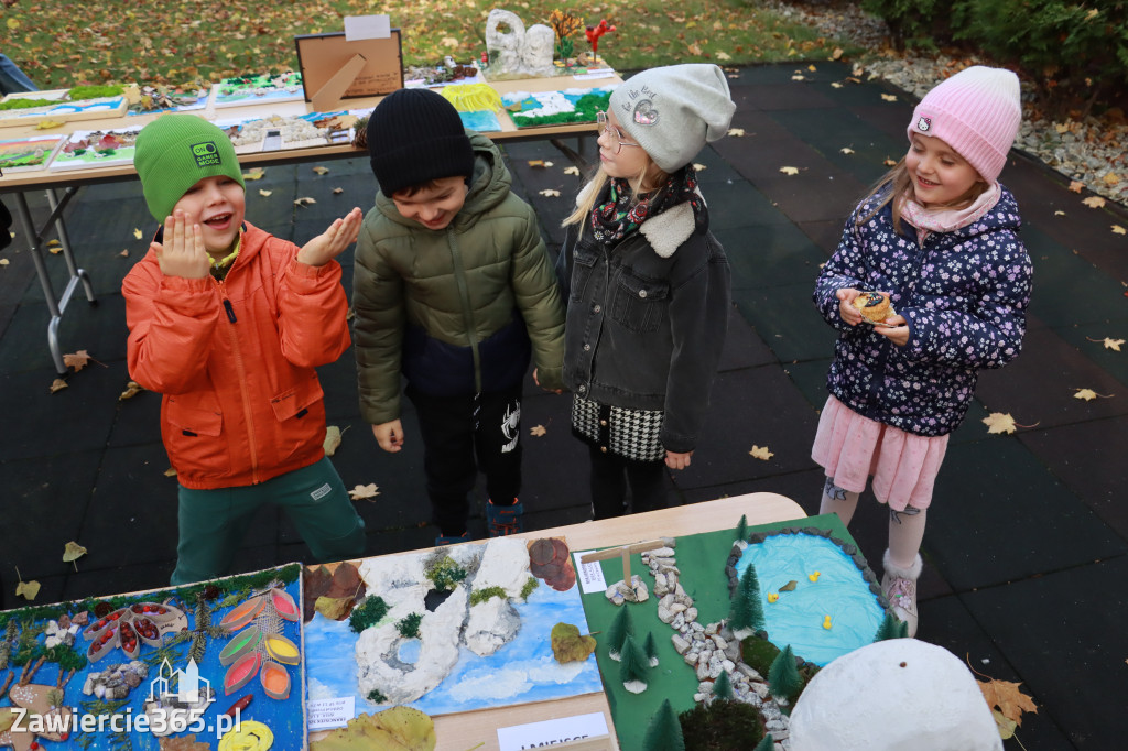 Fotorelacja: WERNISAŻ KONKURSU PLASTYCZNO-PRZYRODNICZEGO - Przedszkole nr 1 w Zawierciu