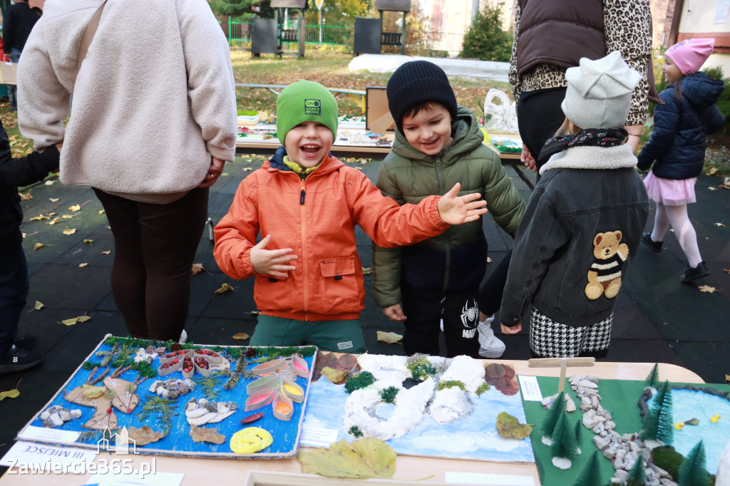 Fotorelacja: WERNISAŻ KONKURSU PLASTYCZNO-PRZYRODNICZEGO - Przedszkole nr 1 w Zawierciu