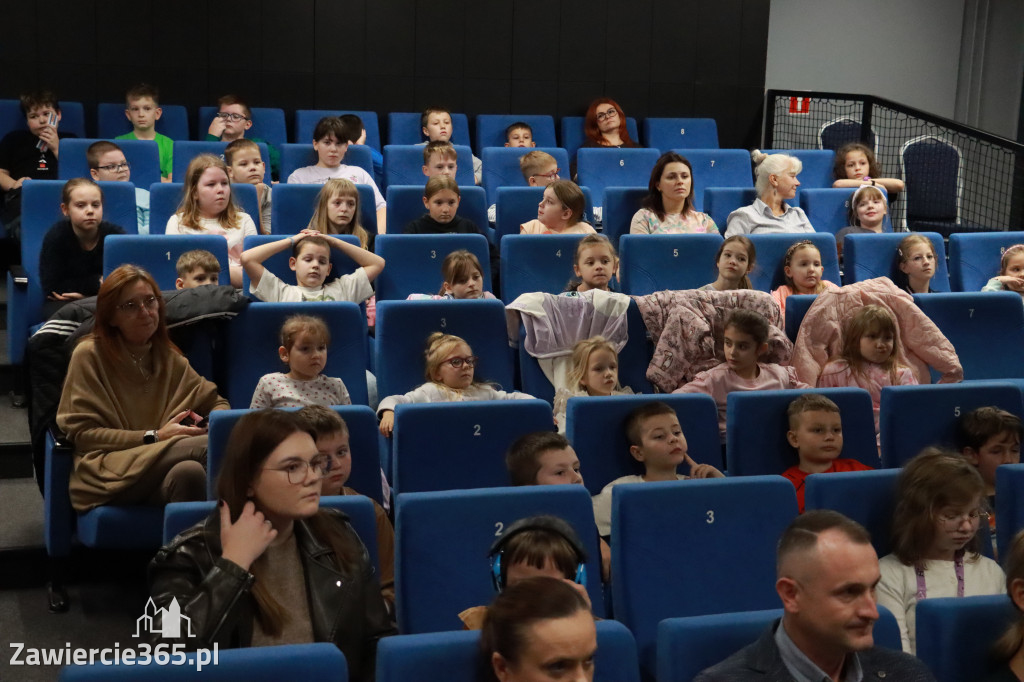 Fotorelacja: Otwarcie wystawy prac uczniów SP4 w MOK Zawiercie