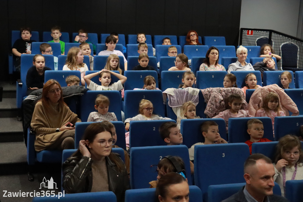 Fotorelacja: Otwarcie wystawy prac uczniów SP4 w MOK Zawiercie